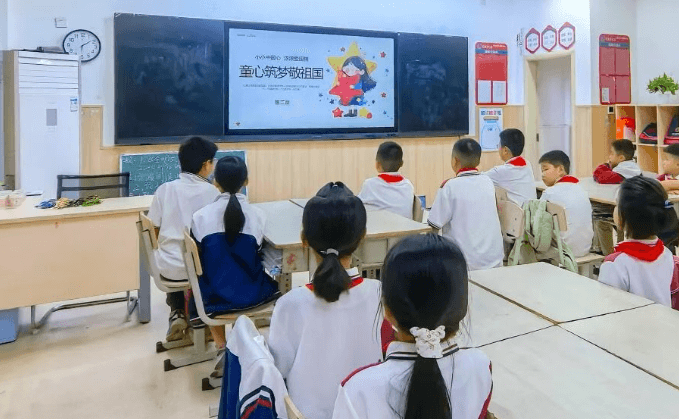 成都市郫都区川科外国语学校
