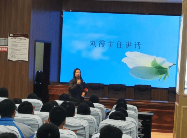 四川省崇州市怀远中学