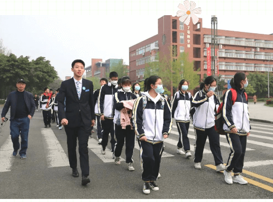 四川省新津中学