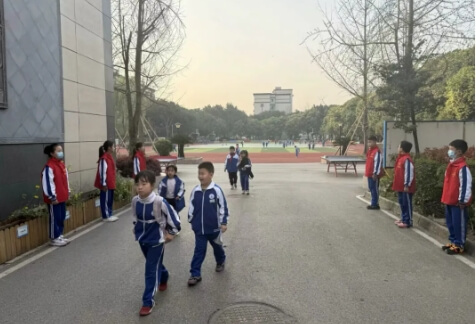 成都佳兴外国语学校