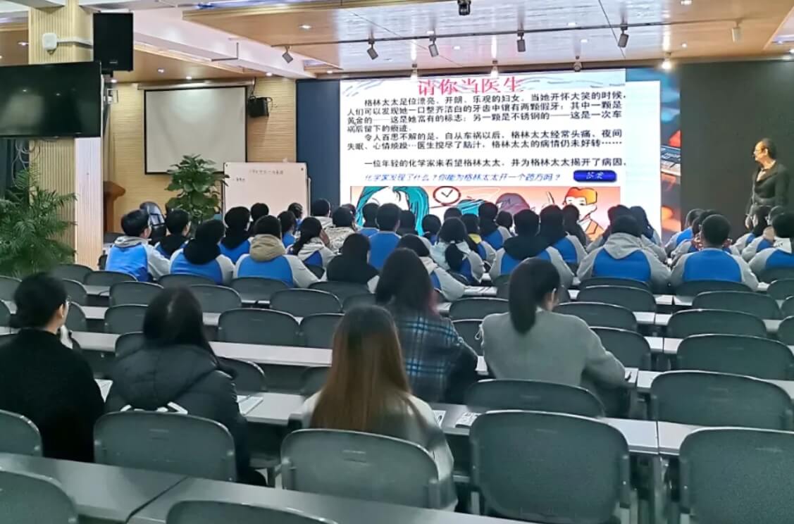 成都石化工业学校
