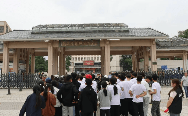 都江堰市职业中学 都江堰市职业中学