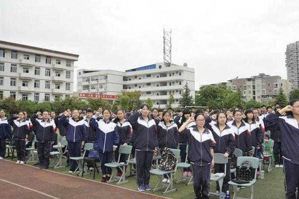 成都龙泉二中是不是职高