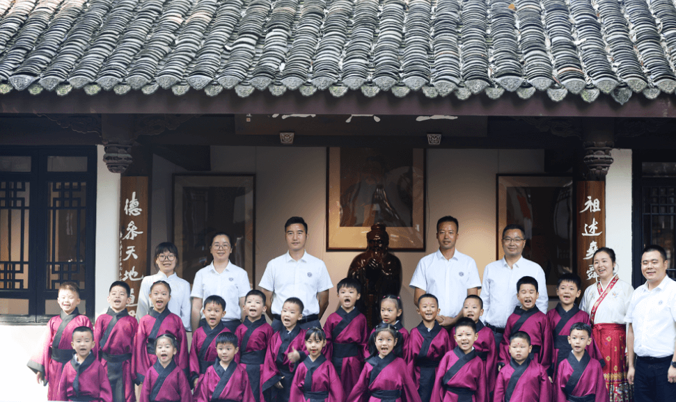 眉山育英实验学校