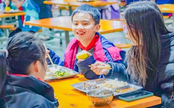 成都市郫都区川科外国语学校