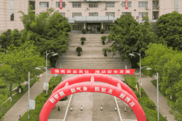 成都成工科技工程技工学校招生简章