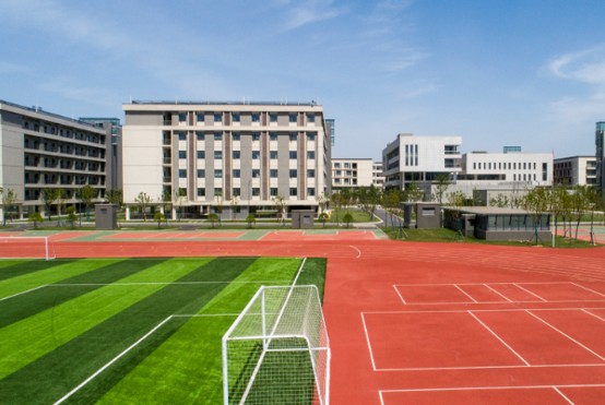 成都华夏旅游商务学校操场 成都华夏旅游商务学校操场