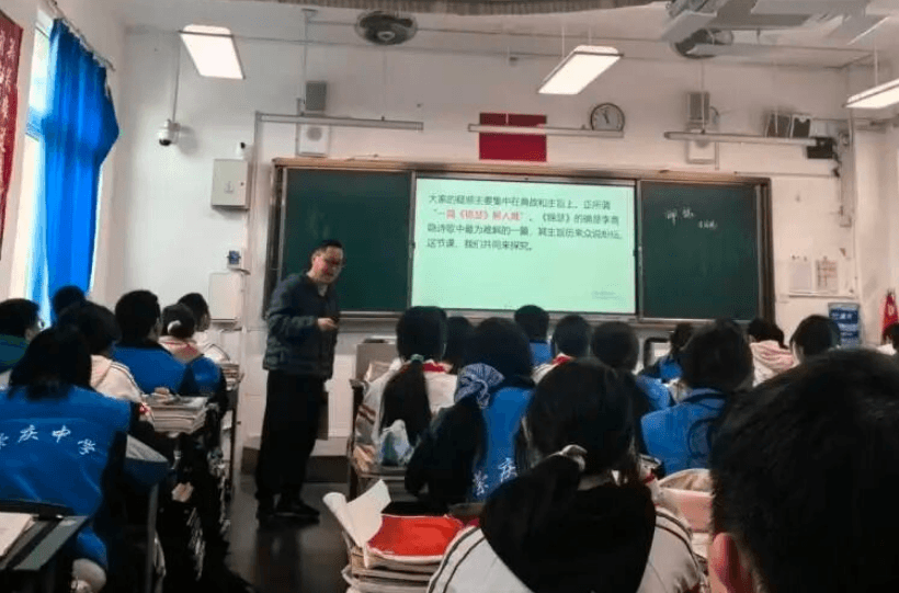 四川省崇州市崇庆中学