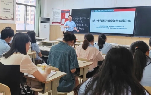 成都市郫都区川科外国语学校