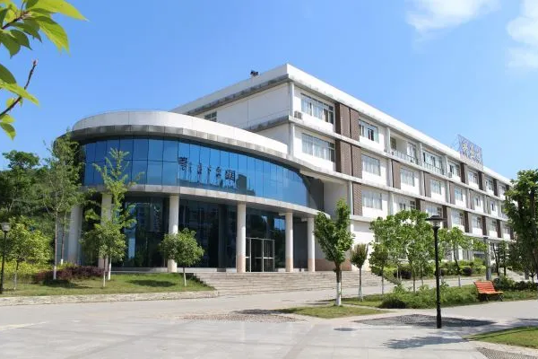 新津县技工学校地址在哪