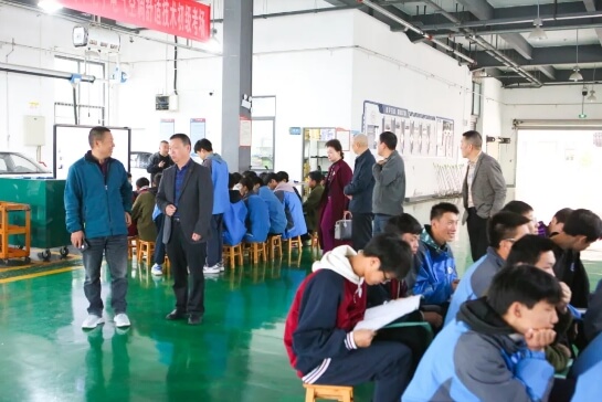 友爱职校