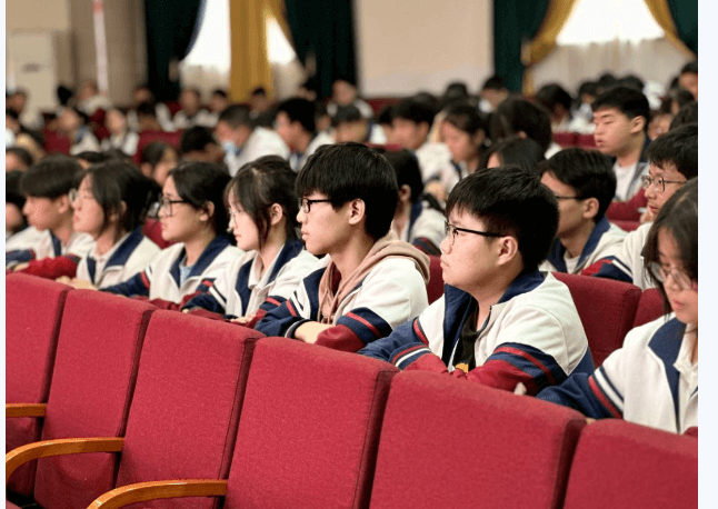 成都市郫都区川科外国语学校