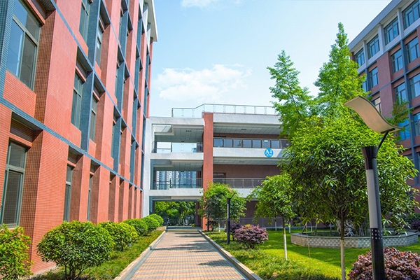 1可以转学到四川五月花技师学院