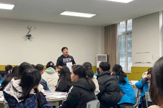 成都电子信息学校