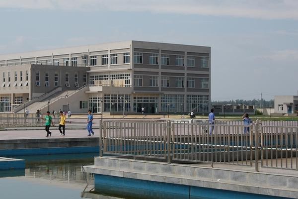 四川省服装艺术学校是公办吗
