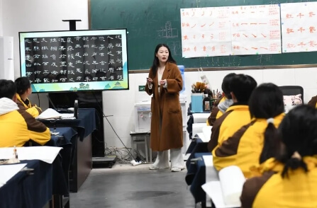 四川省成都艺体中学