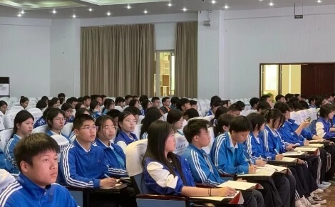 成都电子信息学校