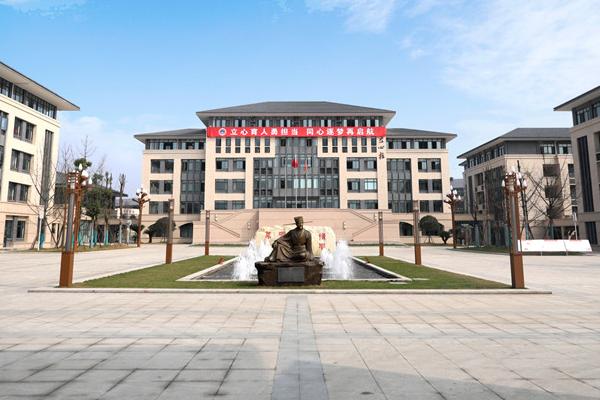 成都铁路卫生学校学费交多少