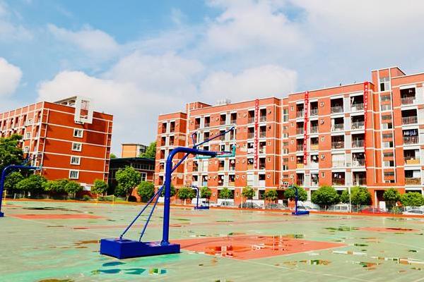 成都市机械高级技工学校