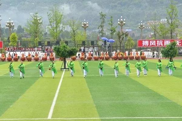成都石化工业学校