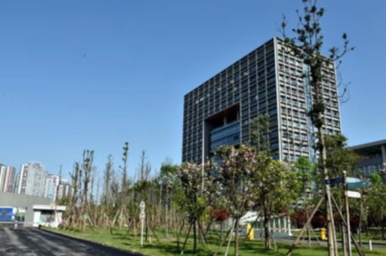 成都市技师学院校园一角 成都市技师学院校园一角