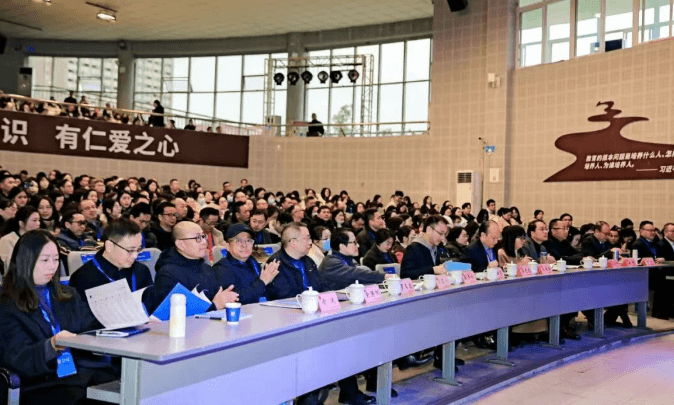 四川省成都市龙泉中学校