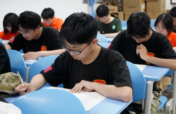 成都华商理工职业学校