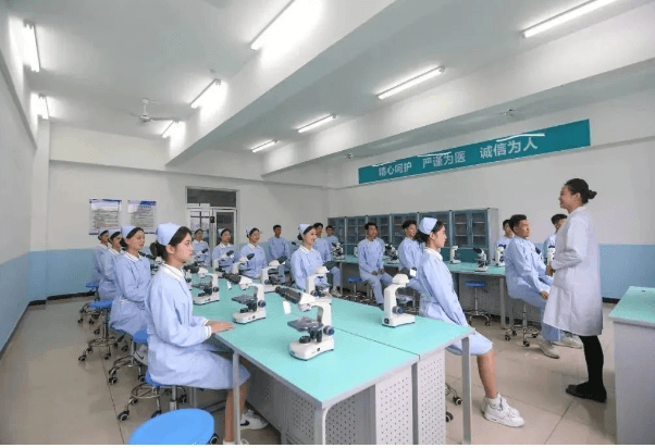 天府新区航空旅游职业学院